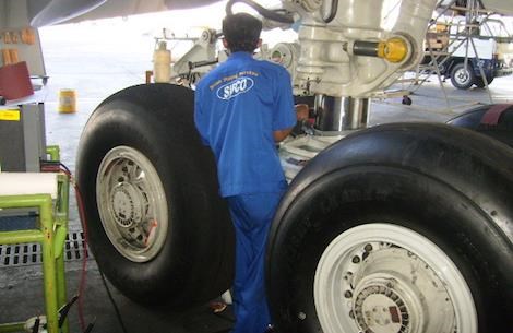 A chromate application is applied to the bushing of landing gear.